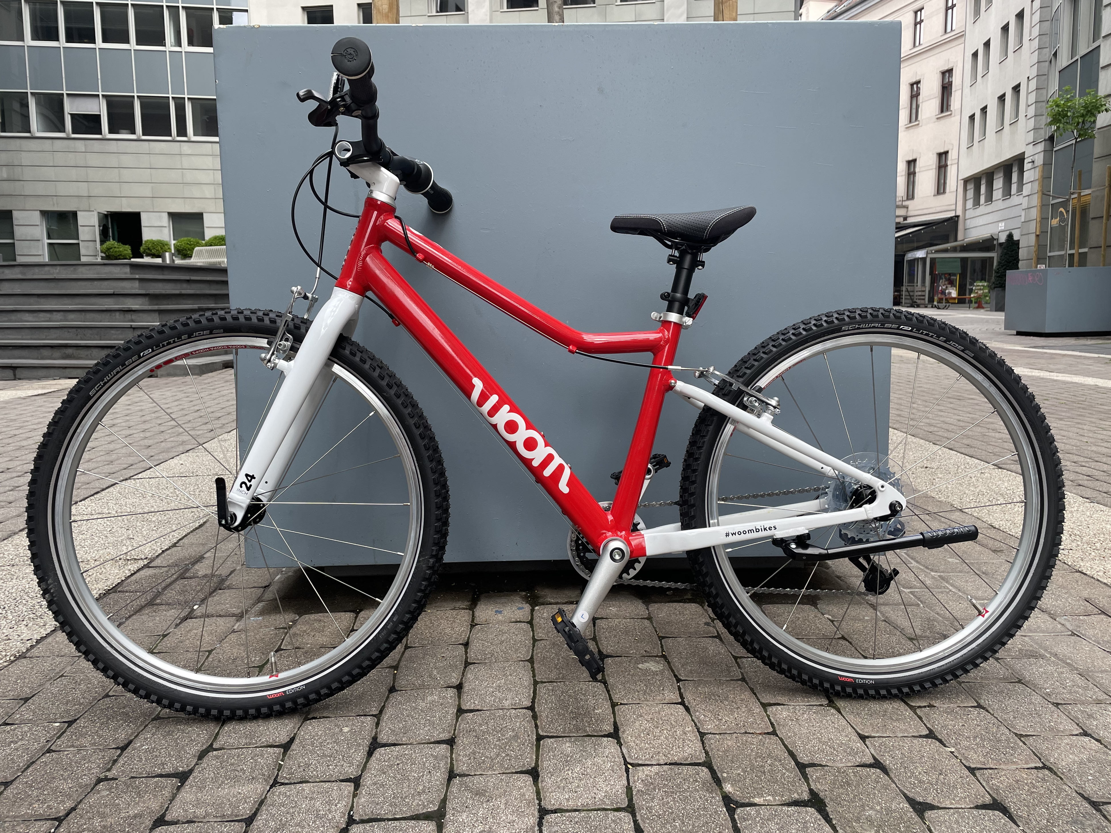 EUR 14/4 hours, EUR 18/day, EUR/two days, EUR 14/additional day